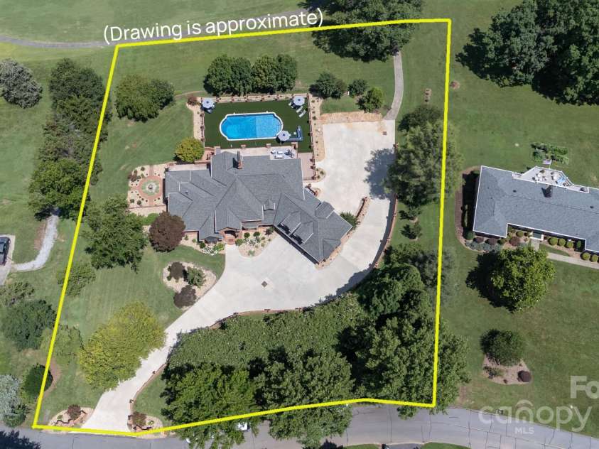 2770 Lakeview Drive, Lenoir, NC 28645.  MLS# CAR4274272, YatesRealty ID 27765. 