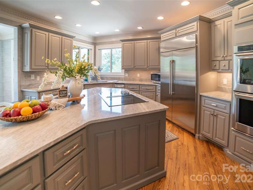 2770 Lakeview Drive, Lenoir, NC 28645.  MLS# CAR4274272, YatesRealty ID 27765. 