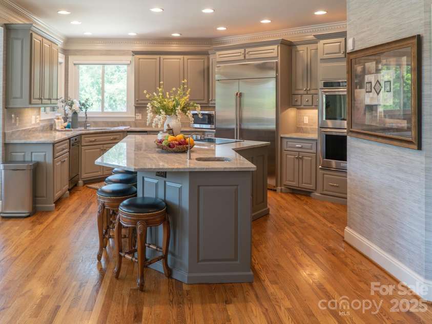 2770 Lakeview Drive, Lenoir, NC 28645.  MLS# CAR4274272, YatesRealty ID 27765. 