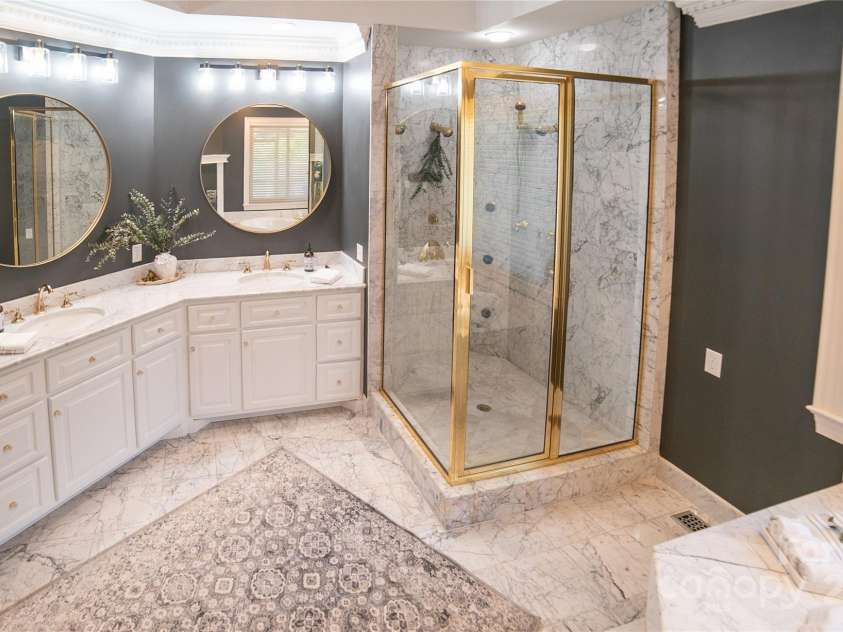 2770 Lakeview Drive, Lenoir, NC 28645.  MLS# CAR4274272, YatesRealty ID 27765. 