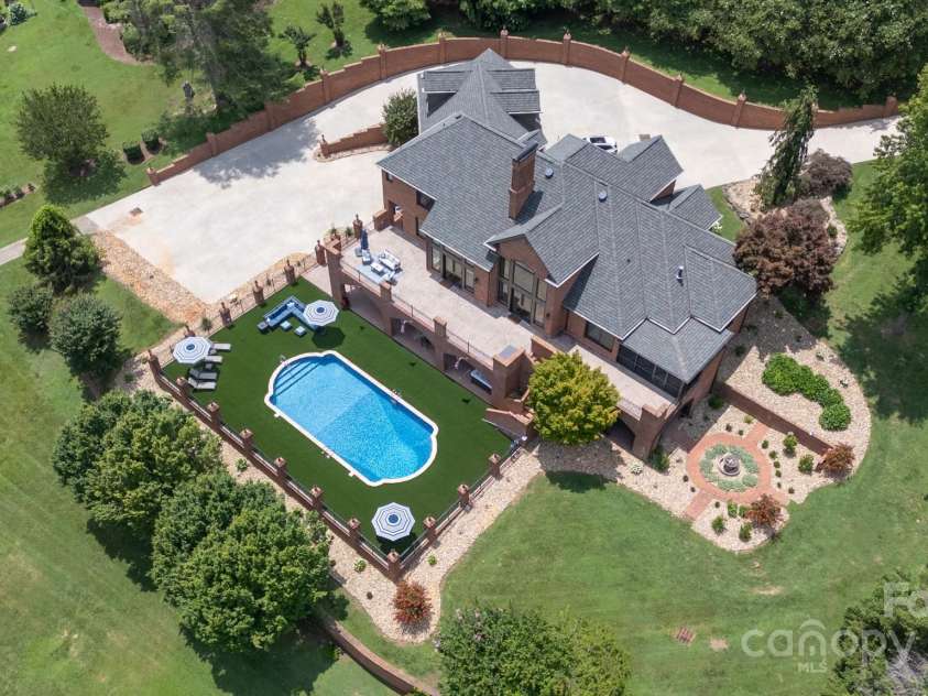 2770 Lakeview Drive, Lenoir, NC 28645.  MLS# CAR4274272, YatesRealty ID 27765. 