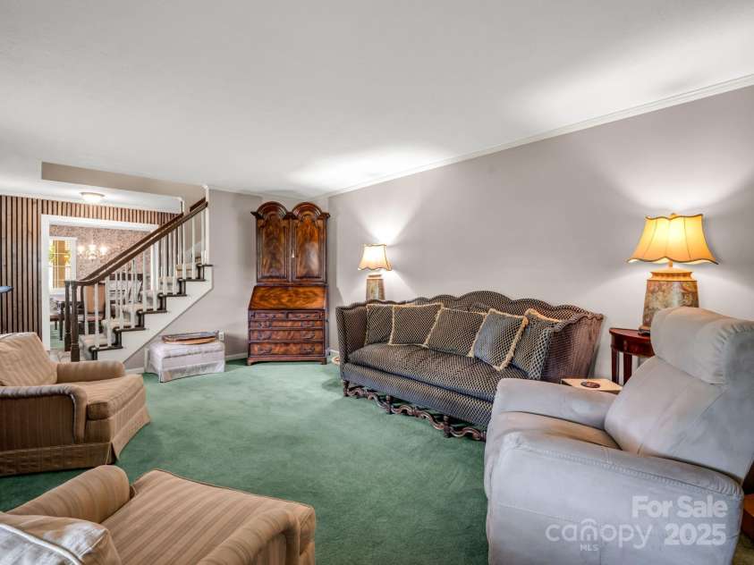 213 Raintree Drive, Hendersonville, NC 28791.  MLS# CAR4280901, YatesRealty ID 27766. As you come in the main level, to the living, formal dining or head to the kitchen... you can entertain and hosts or keep all for yourself, so much space!