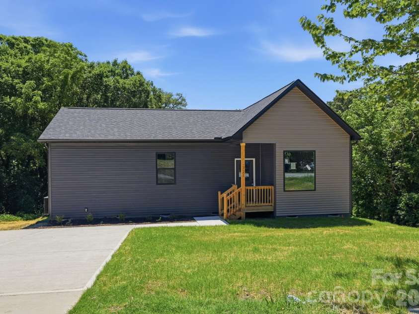 721 Old Charlotte Road, Concord, NC 28027.  MLS# CAR4389971, YatesRealty ID 27766. 