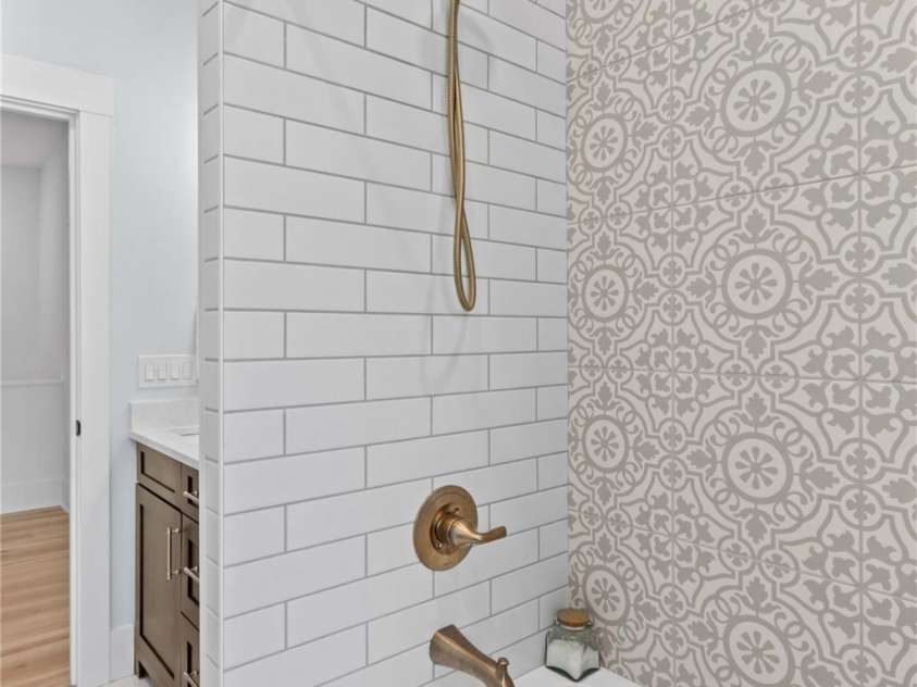 123 Ensign Place, Mooresville, NC 28117.  MLS# CAR4283762, YatesRealty ID 27768. Bathroom 2