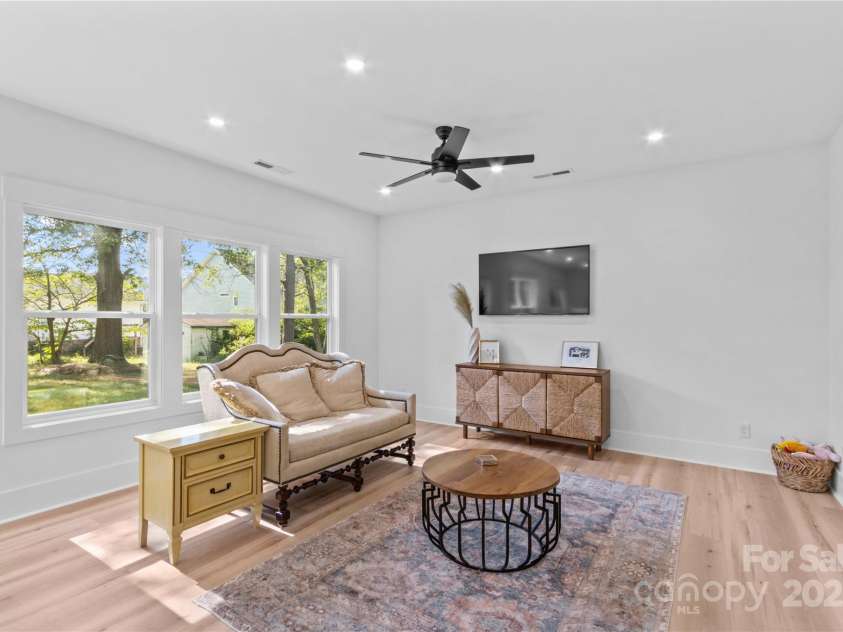 123 Ensign Place, Mooresville, NC 28117.  MLS# CAR4283762, YatesRealty ID 27768. Living Room