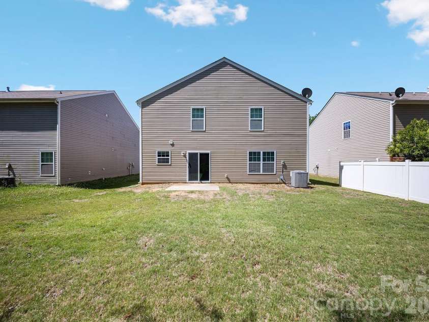 5329 Park Brook Drive, Charlotte, NC 28269.  MLS# CAR4389969, YatesRealty ID 27768. 