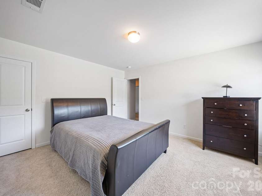 5329 Park Brook Drive, Charlotte, NC 28269.  MLS# CAR4389969, YatesRealty ID 27768. 