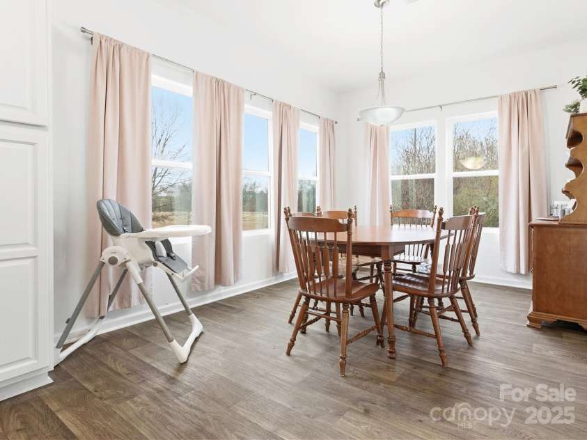 1328 Oakhurst Drive, Waxhaw, NC 28173.  MLS# CAR4332580, YatesRealty ID 2777. Beakfast Area or Sun Room