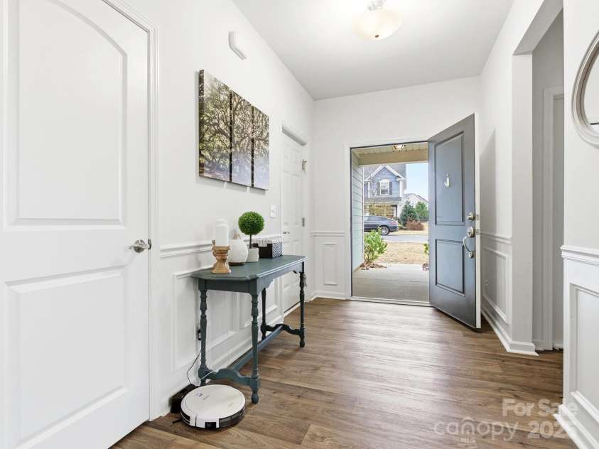 1328 Oakhurst Drive, Waxhaw, NC 28173.  MLS# CAR4332580, YatesRealty ID 2777. Elegant Foyer