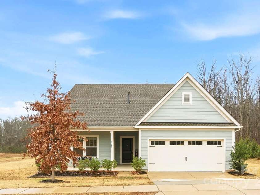 1328 Oakhurst Drive, Waxhaw, NC 28173.  MLS# CAR4332580, YatesRealty ID 2777. Welcome Home