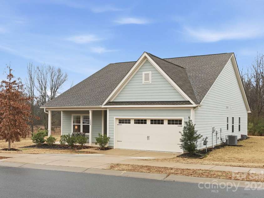 1328 Oakhurst Drive, Waxhaw, NC 28173.  MLS# CAR4332580, YatesRealty ID 2777. Welcome Home