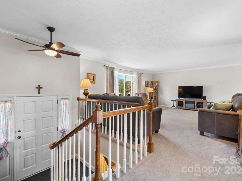 3808 22nd Street Court, Hickory, NC 28601.  MLS# CAR4228446, YatesRealty ID 2777. 