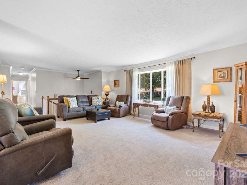 3808 22nd Street Court, Hickory, NC 28601.  MLS# CAR4228446, YatesRealty ID 2777. 