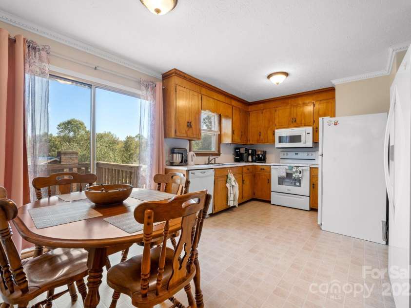 3808 22nd Street Court, Hickory, NC 28601.  MLS# CAR4228446, YatesRealty ID 2777. 