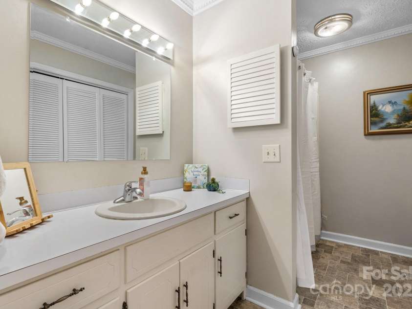 3808 22nd Street Court, Hickory, NC 28601.  MLS# CAR4228446, YatesRealty ID 2777. 