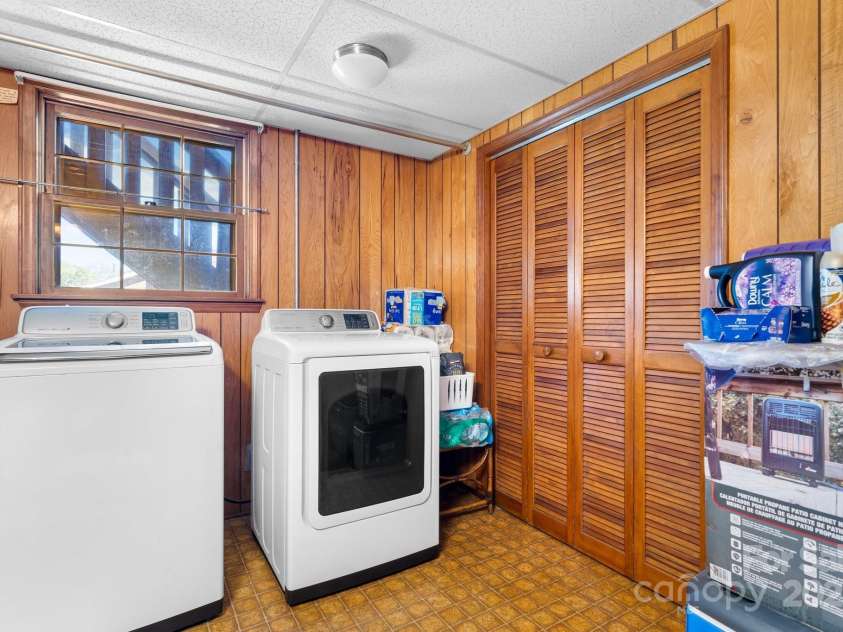 3808 22nd Street Court, Hickory, NC 28601.  MLS# CAR4228446, YatesRealty ID 2777. 