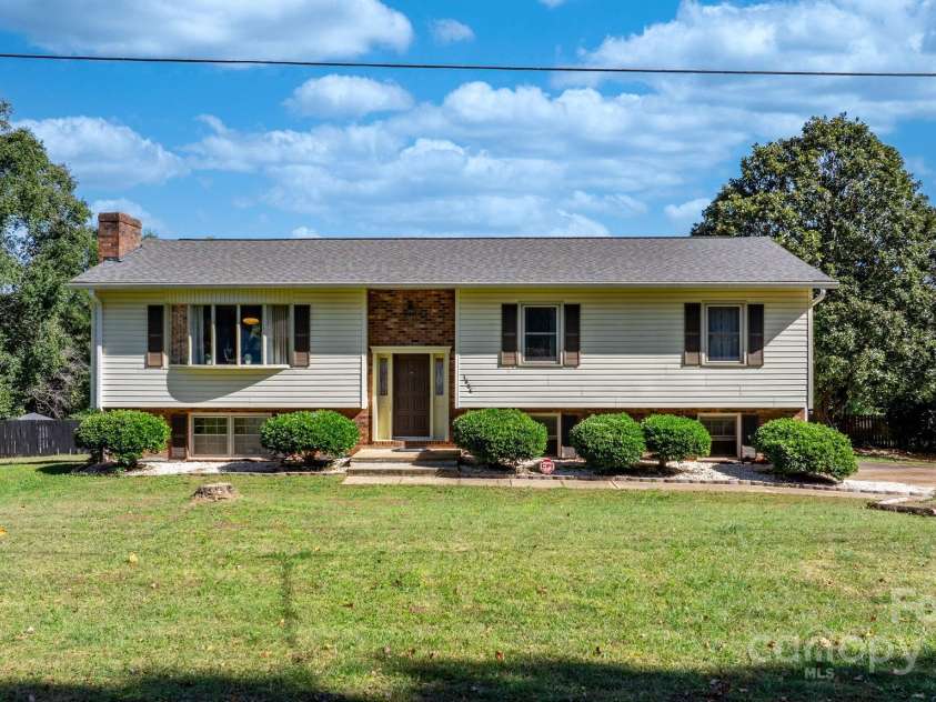 3808 22nd Street Court, Hickory, NC 28601.  MLS# CAR4228446, YatesRealty ID 2777. 