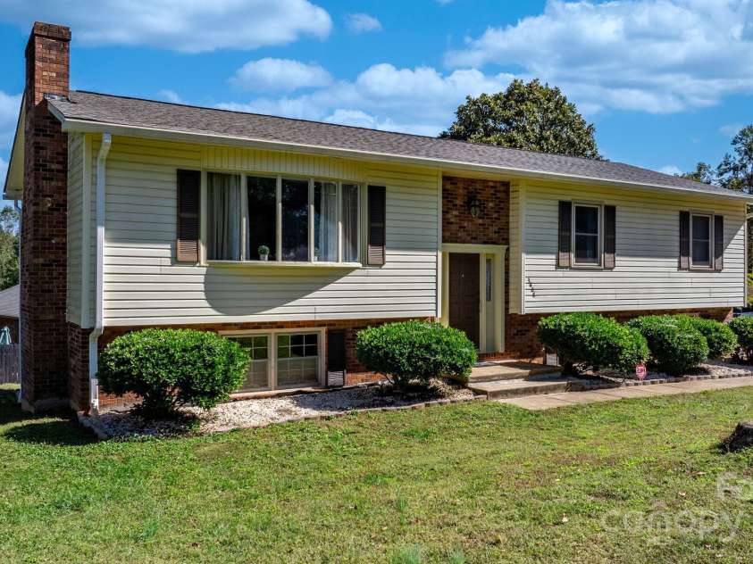 3808 22nd Street Court, Hickory, NC 28601.  MLS# CAR4228446, YatesRealty ID 2777. 