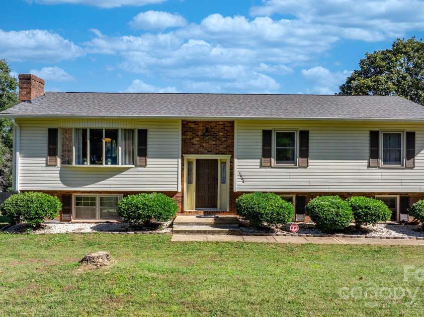 3808 22nd Street Court, Hickory, NC 28601.  MLS# CAR4228446, YatesRealty ID 2777. 