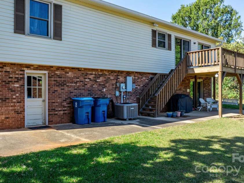 3808 22nd Street Court, Hickory, NC 28601.  MLS# CAR4228446, YatesRealty ID 2777. 