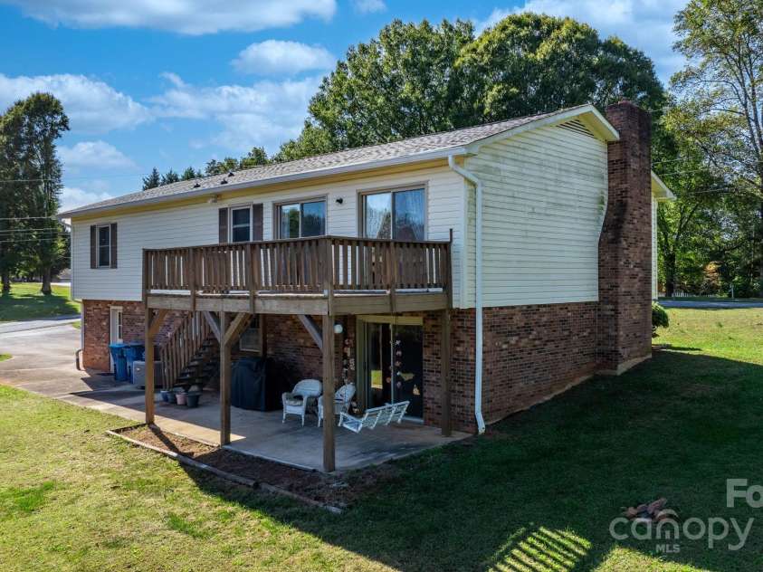 3808 22nd Street Court, Hickory, NC 28601.  MLS# CAR4228446, YatesRealty ID 2777. 