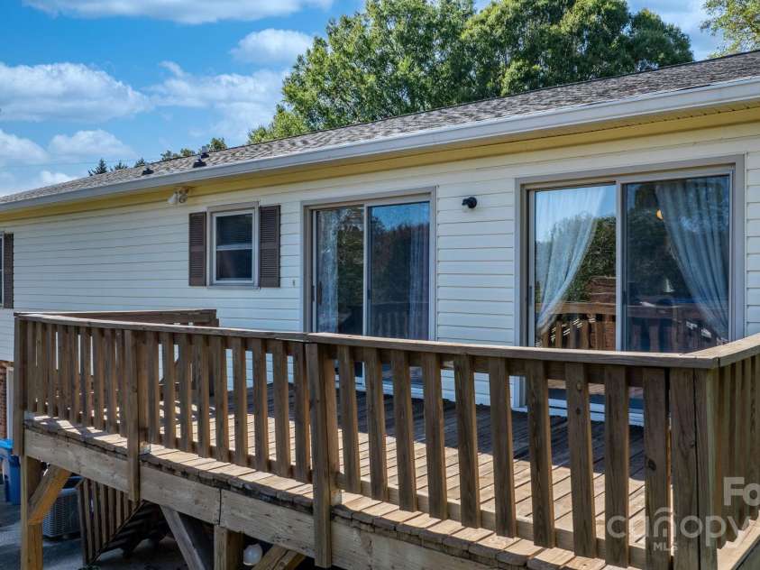 3808 22nd Street Court, Hickory, NC 28601.  MLS# CAR4228446, YatesRealty ID 2777. 