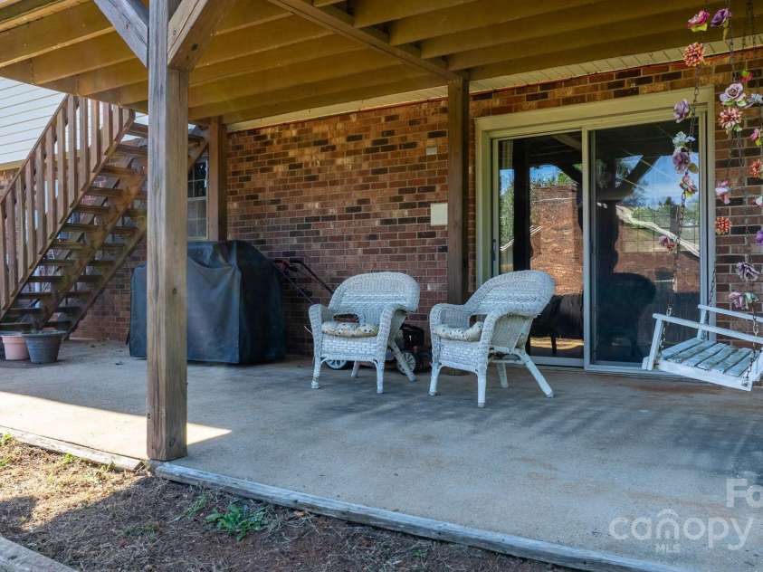 3808 22nd Street Court, Hickory, NC 28601.  MLS# CAR4228446, YatesRealty ID 2777. 