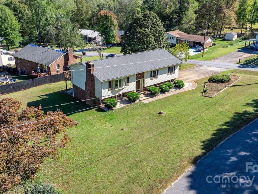 3808 22nd Street Court, Hickory, NC 28601.  MLS# CAR4228446, YatesRealty ID 2777. 