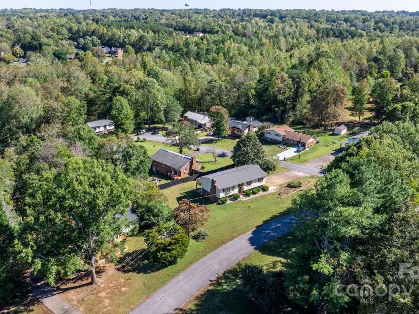 3808 22nd Street Court, Hickory, NC 28601.  MLS# CAR4228446, YatesRealty ID 2777. 