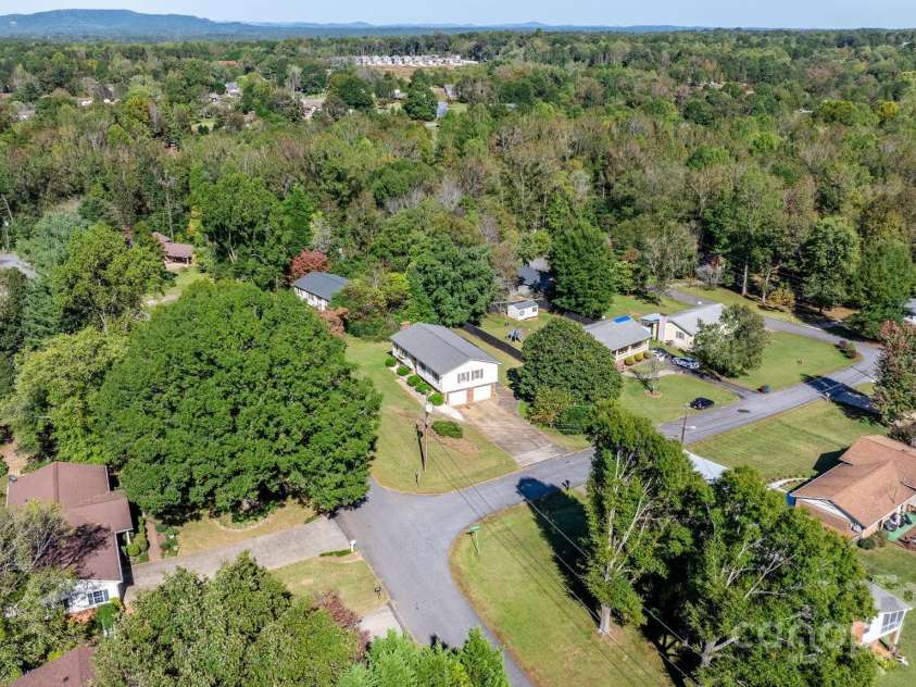 3808 22nd Street Court, Hickory, NC 28601.  MLS# CAR4228446, YatesRealty ID 2777. 