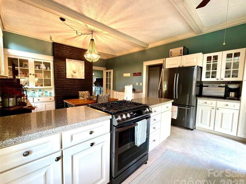 1417 Melrose Drive, Shelby, NC 28152.  MLS# CAR4386455, YatesRealty ID 27772. Kitchen with gas stove and breakfast bar.