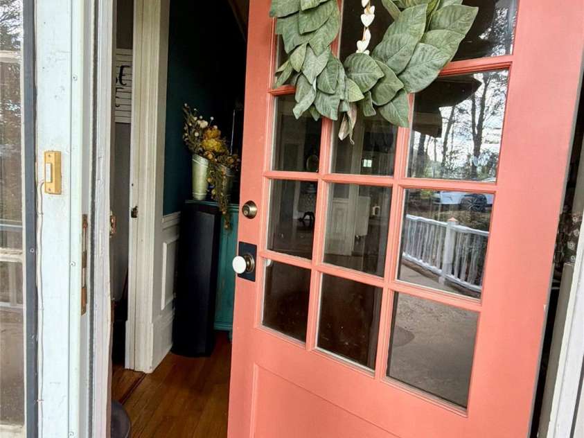 1417 Melrose Drive, Shelby, NC 28152.  MLS# CAR4386455, YatesRealty ID 27772. Natural light from the moment you enter.