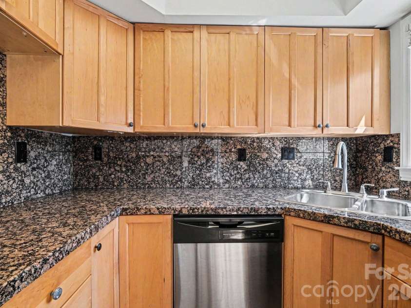 4329 Hathaway Street, Charlotte, NC 28211.  MLS# CAR4383615, YatesRealty ID 27776. 