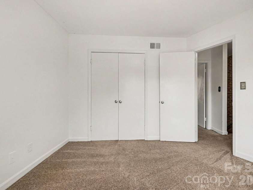4329 Hathaway Street, Charlotte, NC 28211.  MLS# CAR4383615, YatesRealty ID 27776. 