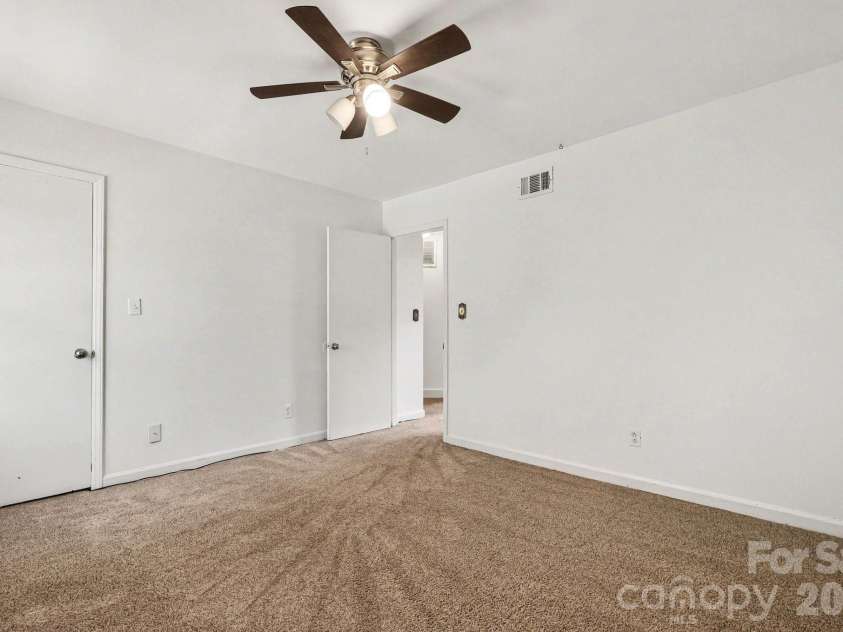 4329 Hathaway Street, Charlotte, NC 28211.  MLS# CAR4383615, YatesRealty ID 27776. 