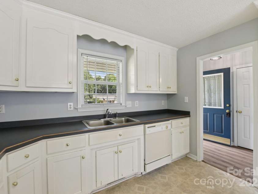 1114 Courtney Cove Court, Gastonia, NC 28052.  MLS# CAR4284403, YatesRealty ID 27777. 
