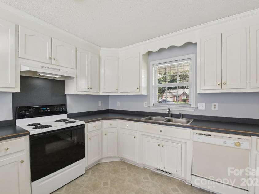 1114 Courtney Cove Court, Gastonia, NC 28052.  MLS# CAR4284403, YatesRealty ID 27777. 