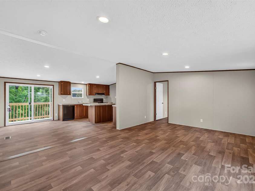 136 Weiss Road, Asheville, NC 28806.  MLS# CAR4283338, YatesRealty ID 27779. Open Living into Kitchen