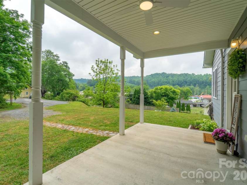 79 Harris Circle, Sylva, NC 28779.  MLS# CAR4376056, YatesRealty ID 27779. 