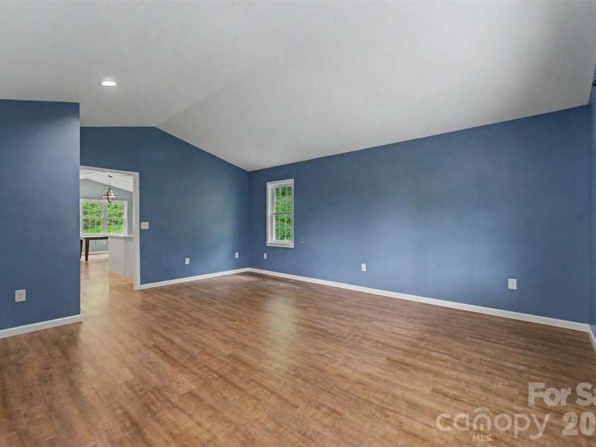 79 Harris Circle, Sylva, NC 28779.  MLS# CAR4376056, YatesRealty ID 27779. 