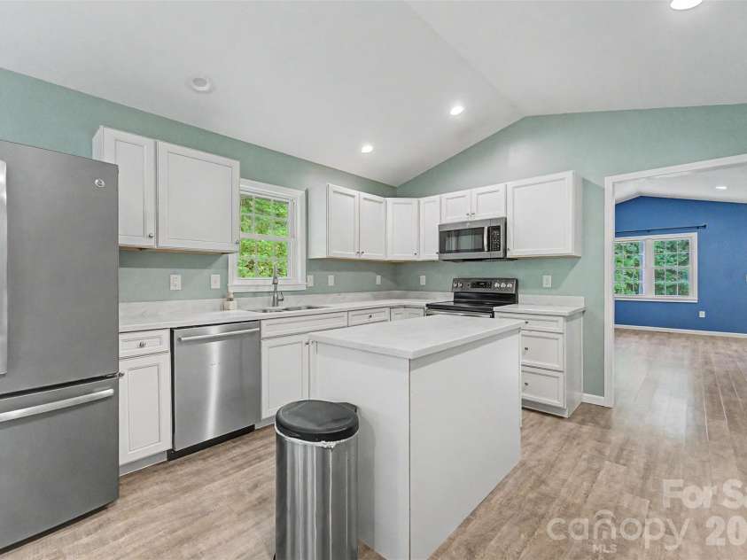 79 Harris Circle, Sylva, NC 28779.  MLS# CAR4376056, YatesRealty ID 27779. 