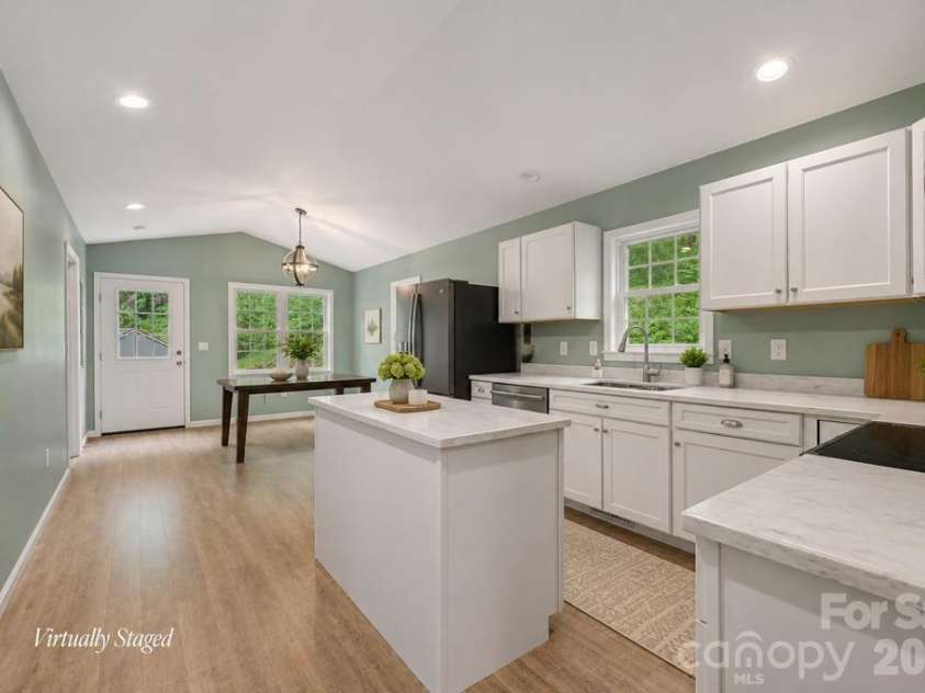 79 Harris Circle, Sylva, NC 28779.  MLS# CAR4376056, YatesRealty ID 27779. 