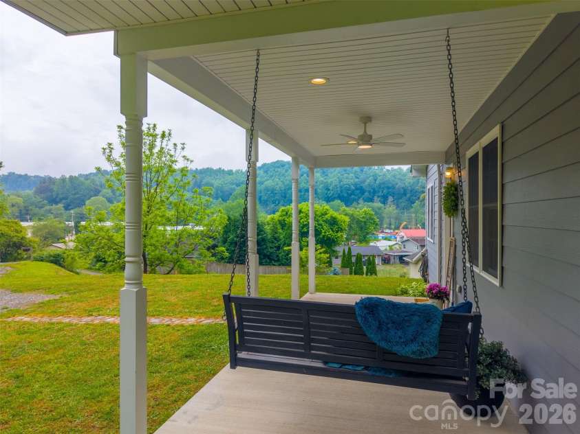 79 Harris Circle, Sylva, NC 28779.  MLS# CAR4376056, YatesRealty ID 27779. 