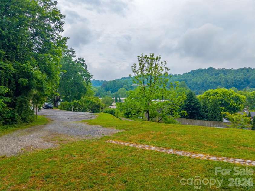 79 Harris Circle, Sylva, NC 28779.  MLS# CAR4376056, YatesRealty ID 27779. 