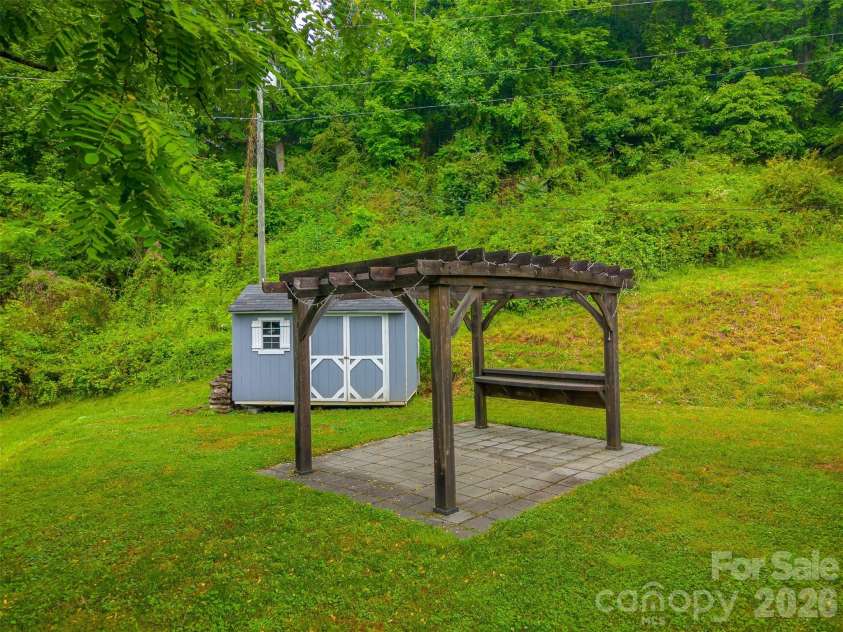 79 Harris Circle, Sylva, NC 28779.  MLS# CAR4376056, YatesRealty ID 27779. 