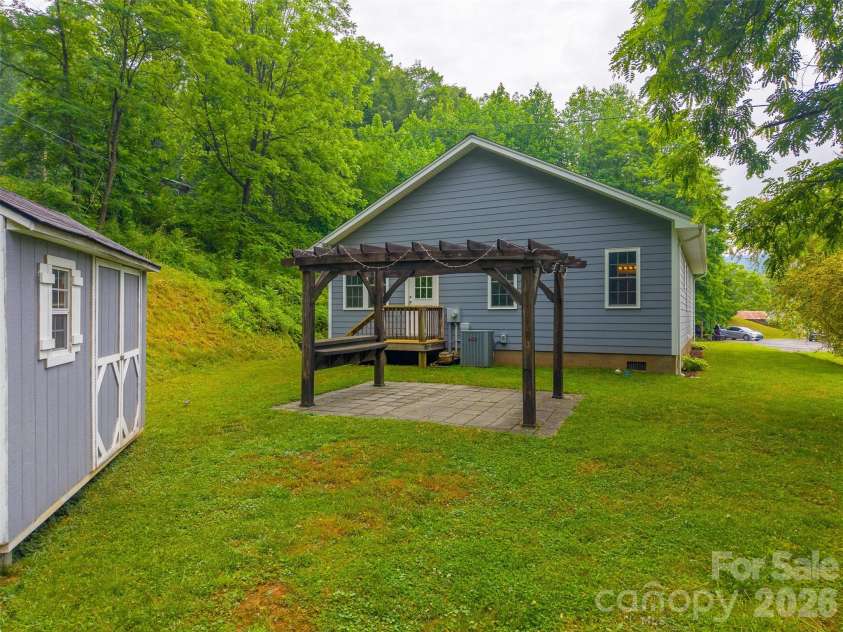 79 Harris Circle, Sylva, NC 28779.  MLS# CAR4376056, YatesRealty ID 27779. 