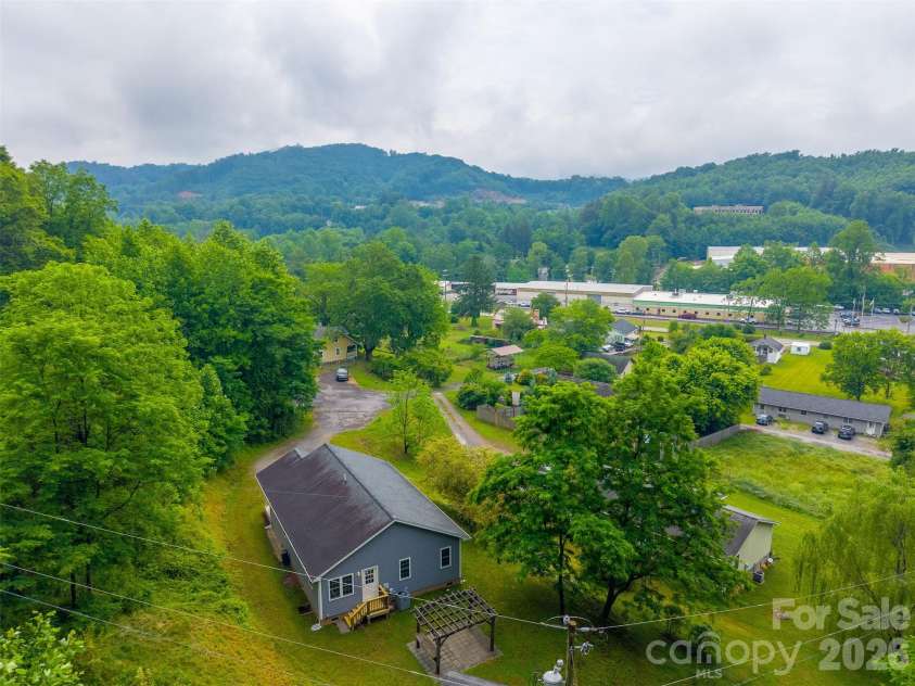 79 Harris Circle, Sylva, NC 28779.  MLS# CAR4376056, YatesRealty ID 27779. 