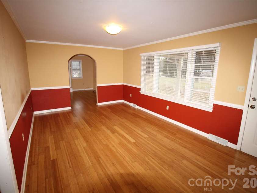 203 Ratchford Farm Road, Gastonia, NC 28056.  MLS# CAR4317730, YatesRealty ID 2778. Brick Home Living Room