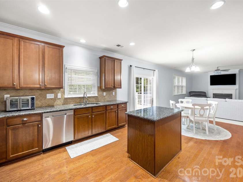 5093 Gladiola Way, Tega Cay, SC 29708.  MLS# CAR4384631, YatesRealty ID 27780. 