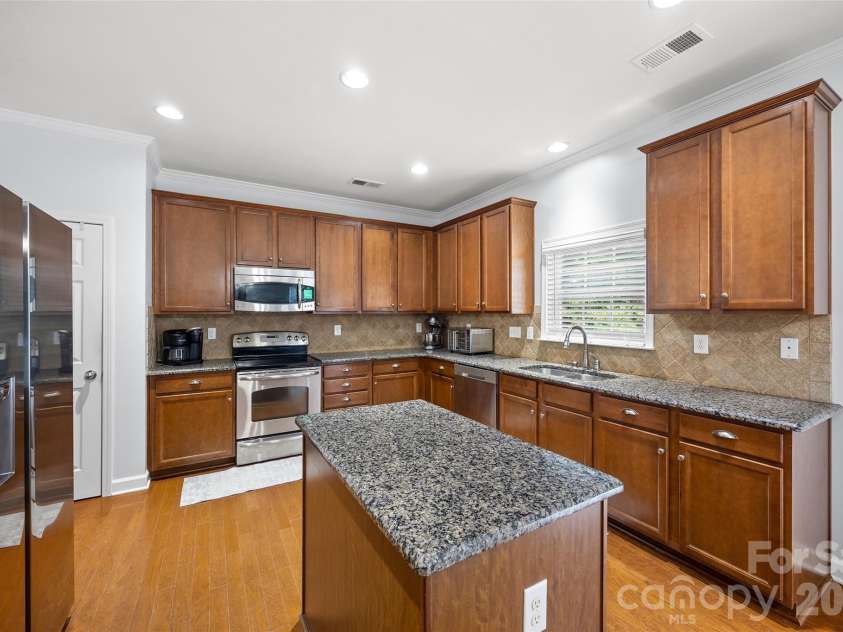 5093 Gladiola Way, Tega Cay, SC 29708.  MLS# CAR4384631, YatesRealty ID 27780. 